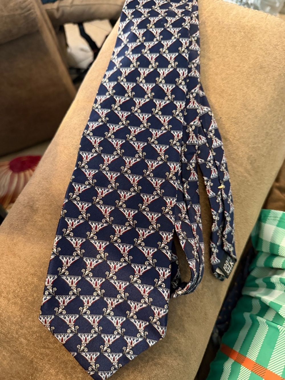 Spencer's Navy Silk Necktie with Red & White Fan Motif